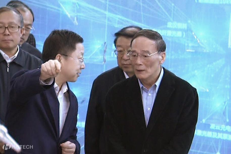 4  2013年11月22日中央政治局常委、中央纪委书记王歧山相识腾博会官网科技立异效果.jpg